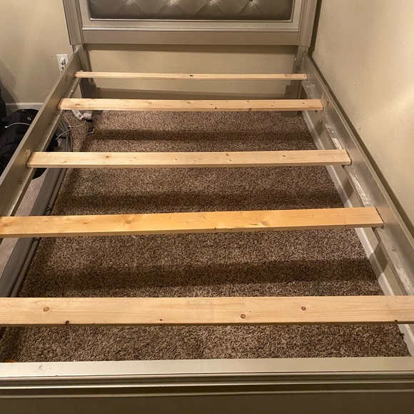 Bedframe - Picture 2 of 3